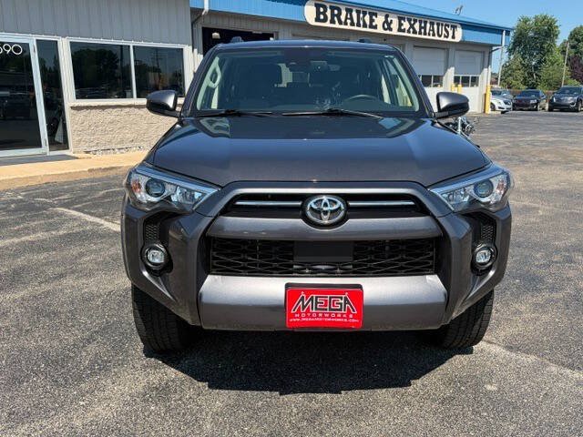 Used 2021 Toyota 4Runner SR5 AWD/4WD image 3
