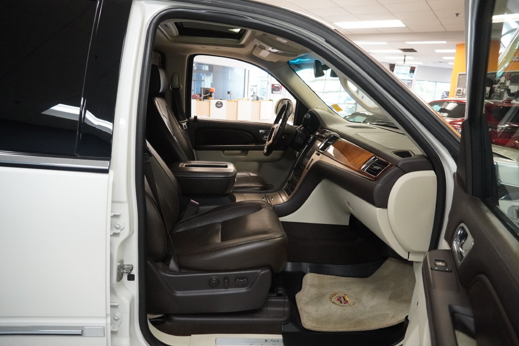 Certified 2014 Cadillac Escalade Platinum AWD/4WD image 13