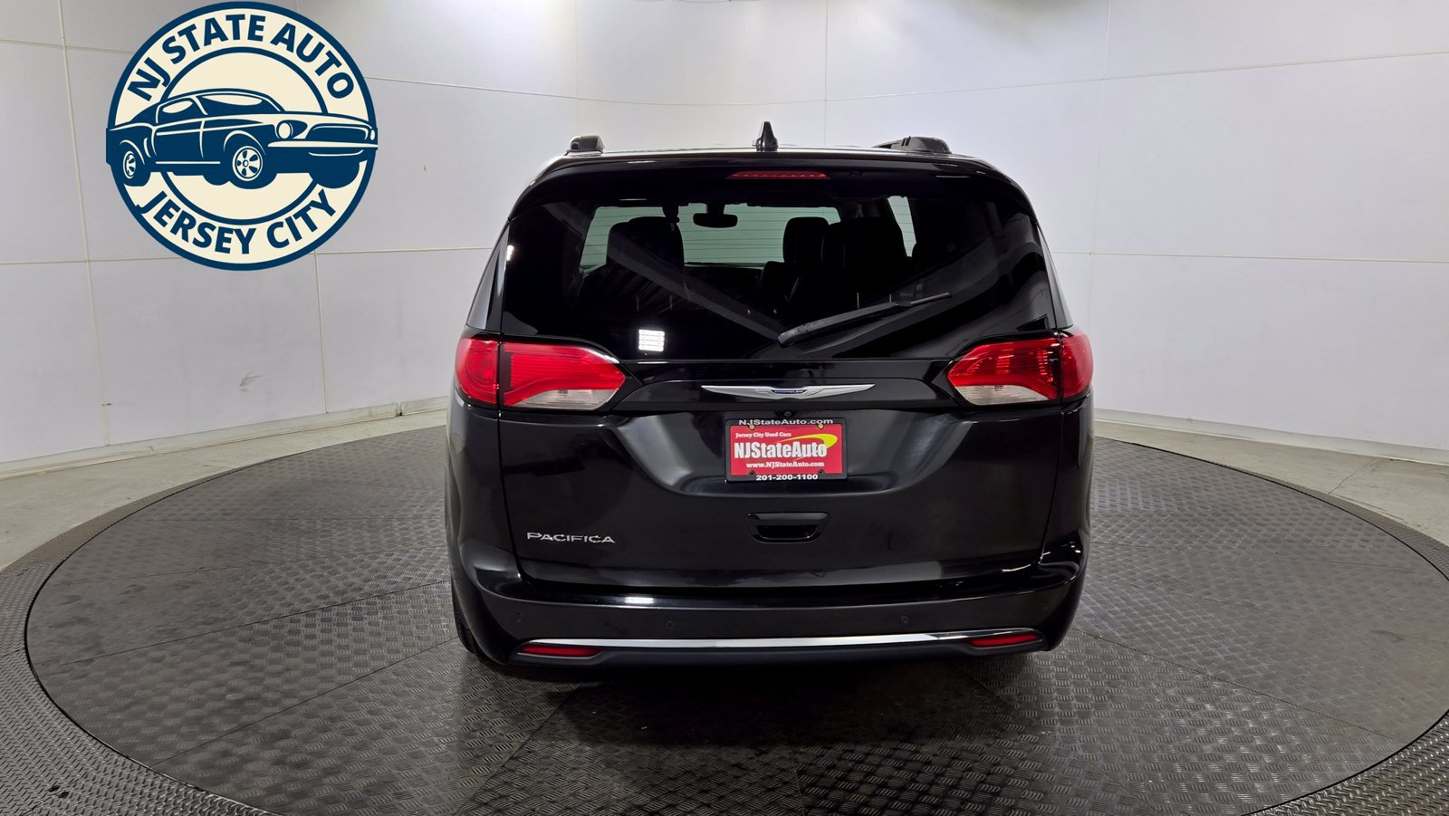 Used 2019 Chrysler Pacifica Touring-L FWD image 6
