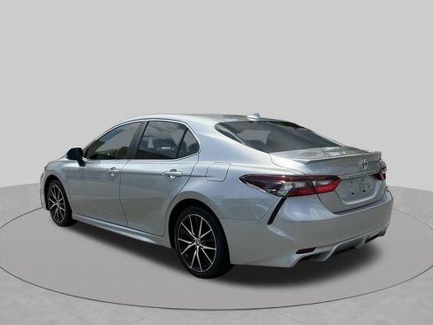 Used 2024 Toyota Camry SE w/ Cold Weather Package FWD image 4