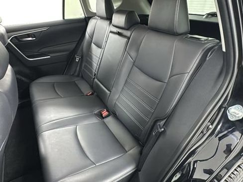 Used 2019 Toyota RAV4 XLE Premium image 12