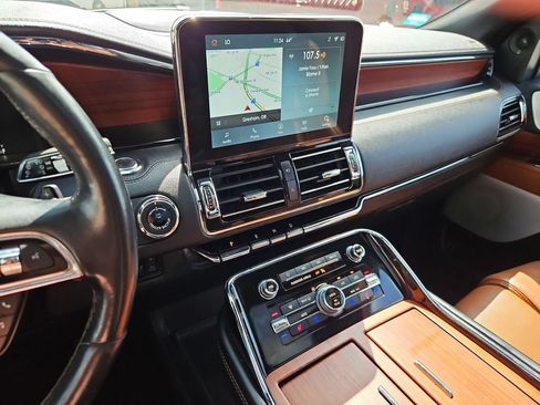 Used 2021 Lincoln Navigator L Reserve AWD/4WD image 19