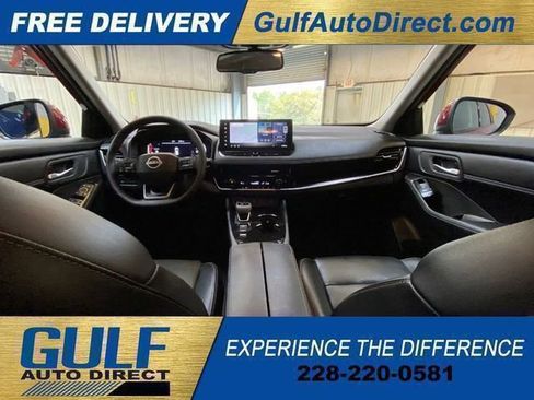 Used 2025 Nissan Rogue SL FWD image 2