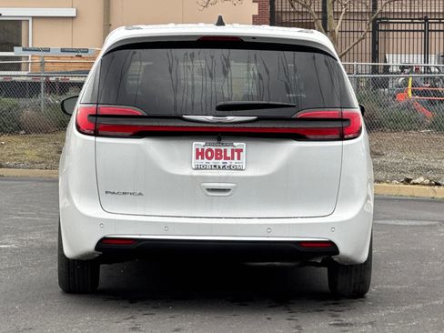 New 2026 Chrysler Pacifica Select image 4