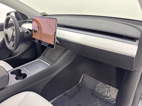 Used 2022 Tesla Model Y Performance image 14