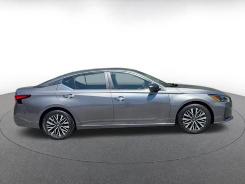 Used 2025 Nissan Altima 2.5 SV FWD image 16