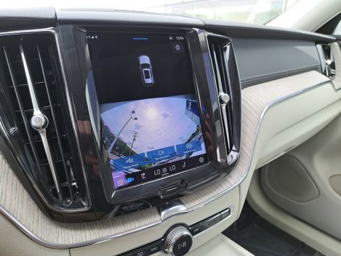 Used 2022 Volvo XC60 B5 Inscription w/ Climate Package image 12