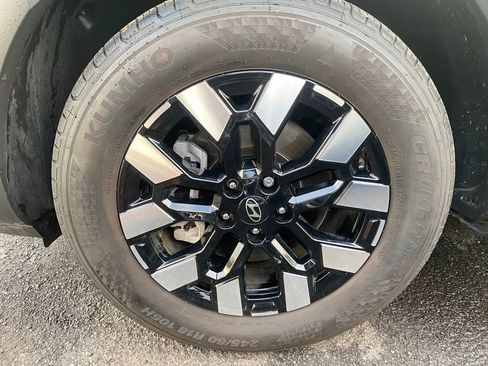 Certified 2025 Hyundai Santa Cruz SE image 9