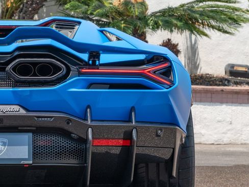 Used 2025 Lamborghini Revuelto AWD/4WD image 32