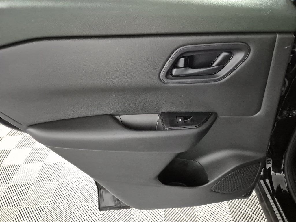 Used 2024 Nissan Rogue S AWD/4WD image 26