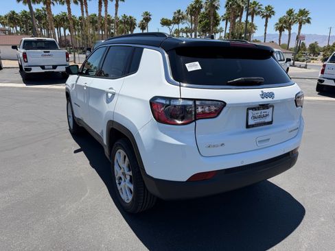 Used 2025 Jeep Compass Limited AWD/4WD image 5