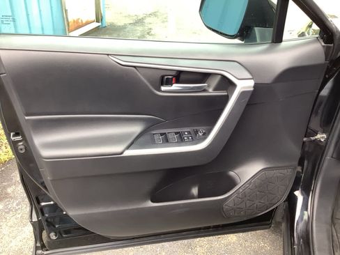 Used 2022 Toyota RAV4 XLE image 38