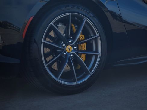 Used 2021 Ferrari 812 GTS image 32