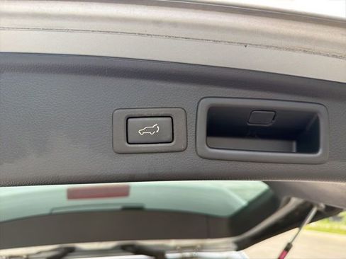 Used 2018 Subaru Forester 2.5i Touring AWD/4WD image 17