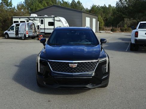 Used 2024 Cadillac XT4 Premium Luxury image 2