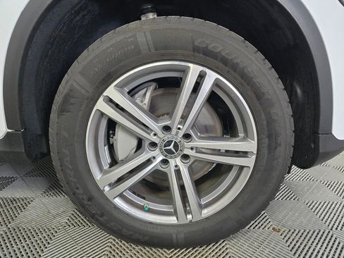 Used 2022 Mercedes-Benz GLC 300 4MATIC w/ Premium Package Lite image 2