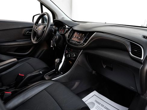 Used 2021 Chevrolet Trax LT image 9