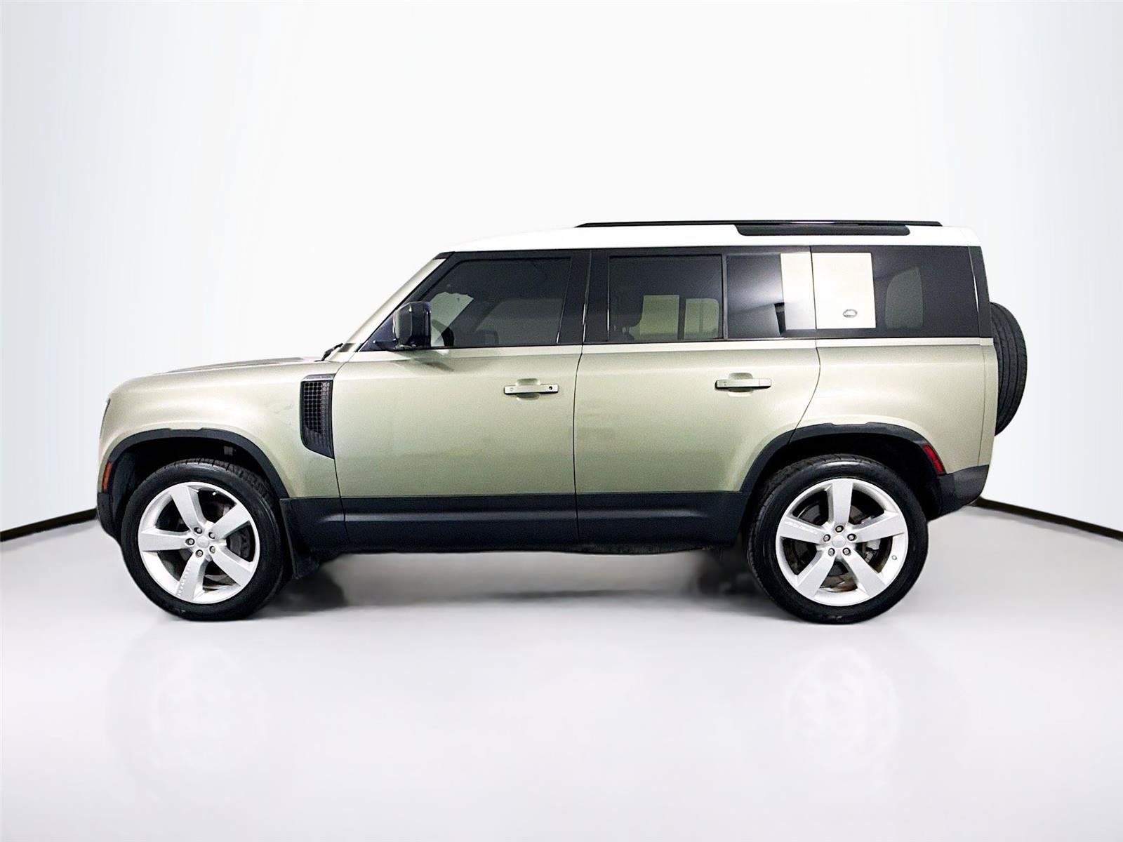 Used 2020 Land Rover Defender 110 HSE AWD/4WD image 31
