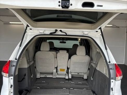 Used 2014 Toyota Sienna LE FWD image 17
