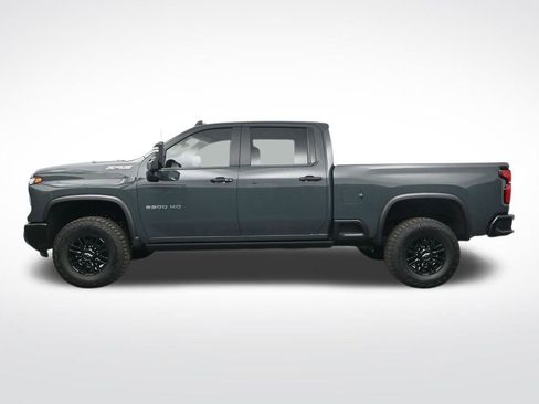 Used 2025 Chevrolet Silverado 2500 ZR2 w/ Technology Package image 10