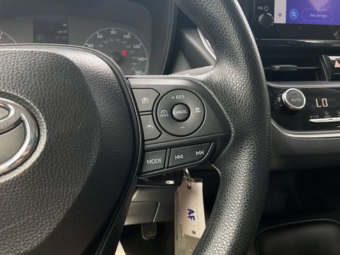 Used 2025 Toyota Corolla LE FWD image 30