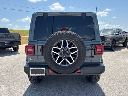 New 2026 Jeep Wrangler Unlimited Sahara AWD/4WD image 5