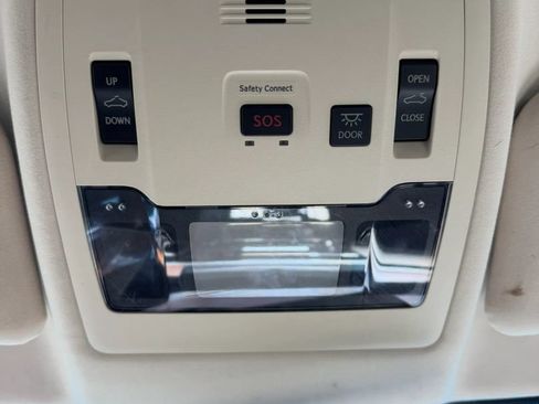 Used 2016 Lexus ES 300h w/ Luxury Package w/Wood Trim FWD image 30
