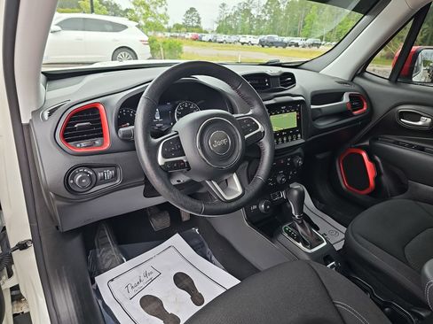 Used 2023 Jeep Renegade Latitude w/ Sun/Sound Group AWD/4WD image 17