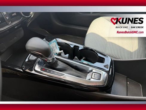 Used 2025 Chevrolet Trax LT FWD image 20