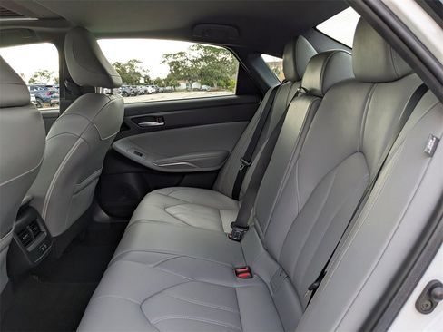 Used 2019 Toyota Avalon XLE image 20