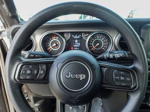 Used 2022 Jeep Wrangler Sport image 15