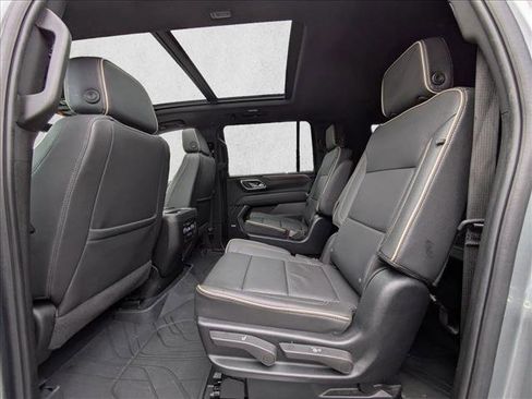 Used 2024 Chevrolet Suburban Premier image 20