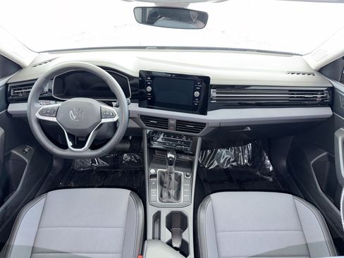 Used 2025 Volkswagen Jetta SE w/ Sunroof Package FWD image 15