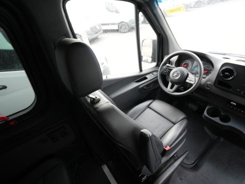 Used 2024 Mercedes-Benz Sprinter 2500 image 16