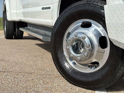 Used 2022 Ford F350 Lariat w/ Lariat Value Package image 2