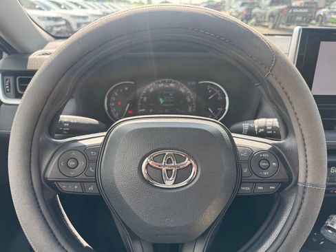 Used 2023 Toyota RAV4 XLE AWD/4WD image 12