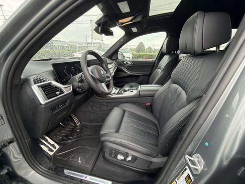 Used 2024 BMW X7 xDrive40i w/ M Sport Package AWD/4WD image 10