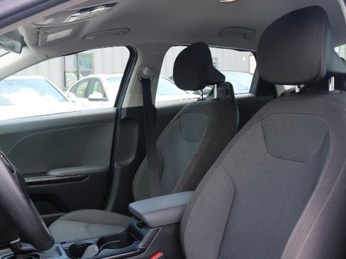 Used 2025 Kia K4 FWD image 8