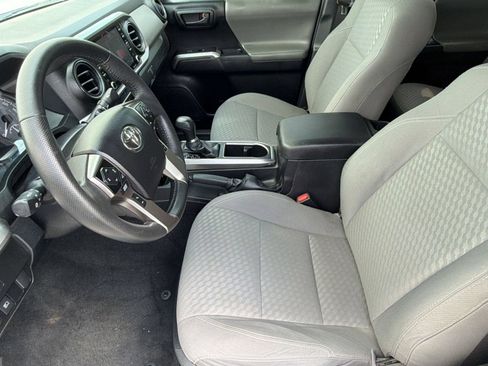 Used 2021 Toyota Tacoma SR5 RWD image 5