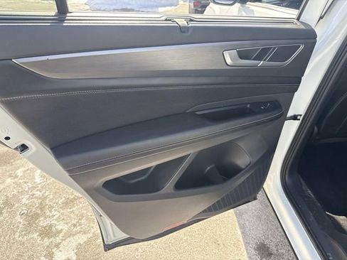 Used 2024 Volkswagen Atlas Cross Sport SE image 20