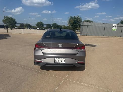 Used 2021 Hyundai Elantra SEL FWD image 4