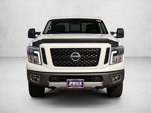 Used 2017 Nissan Titan PRO-4X w/ Pro-4x Convenience Package AWD/4WD image 2