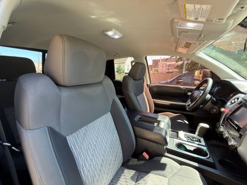 Used 2015 Toyota Tundra SR5 w/ TRD Off Road Package AWD/4WD image 31