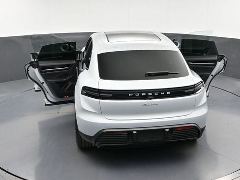 New 2026 Porsche Macan 4 Electric AWD/4WD image 36