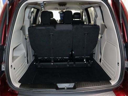 Used 2018 Dodge Grand Caravan SE w/ UConnect Hands-Free Group image 13