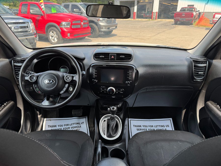 Used 2018 Kia Soul + FWD image 21