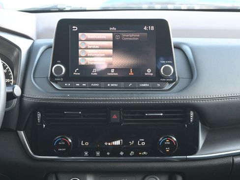 Used 2023 Nissan Rogue SV image 5