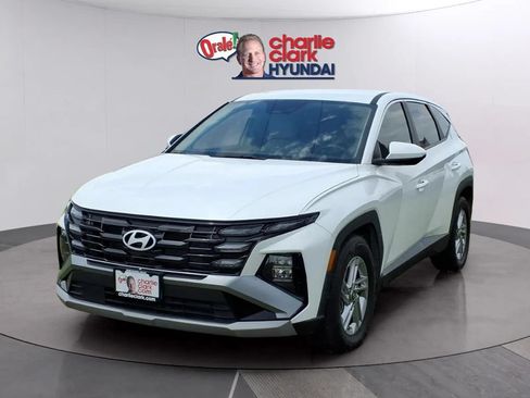Used 2025 Hyundai Tucson SE FWD image 1
