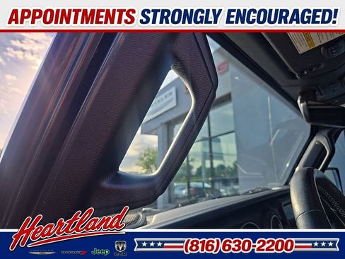 Used 2018 Jeep Wrangler Unlimited Sahara AWD/4WD image 37