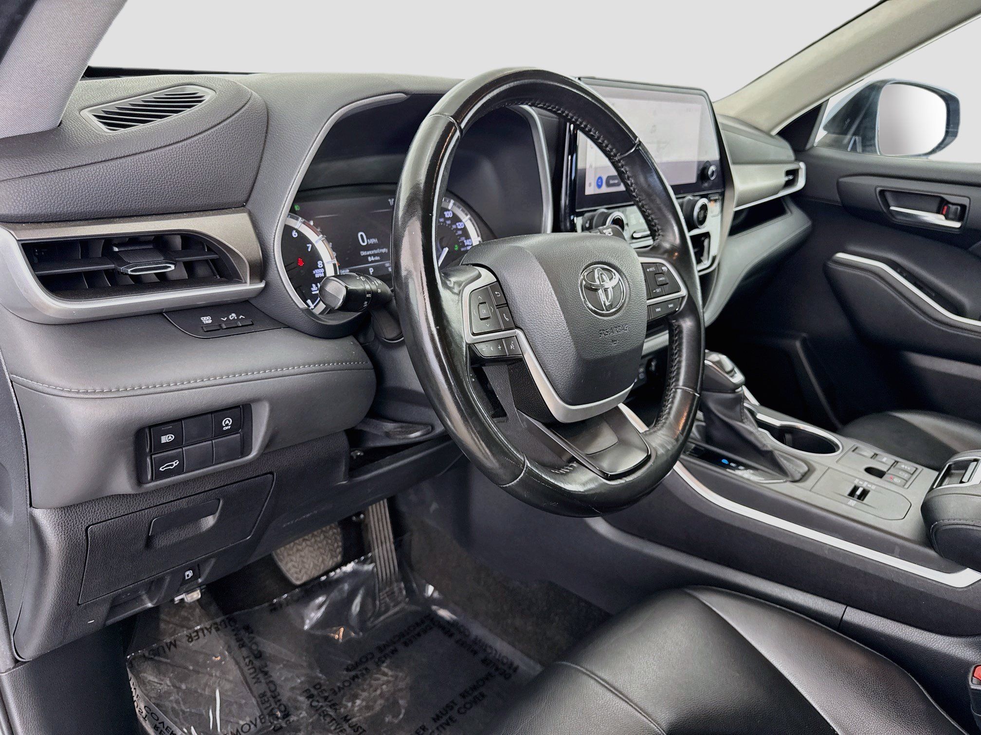 Used 2023 Toyota Highlander XLE FWD image 11